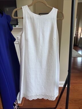 Vince Camuto Sleeveless White Crochet-Hem Shift Dress